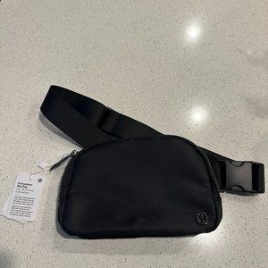 NWT - black belt bag for yoga jogging - camera bag crossbody bag fanny pack